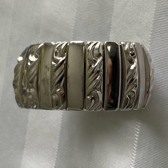 Vintage Leading Lady Harwood Bracelet - Picture 2 of 5